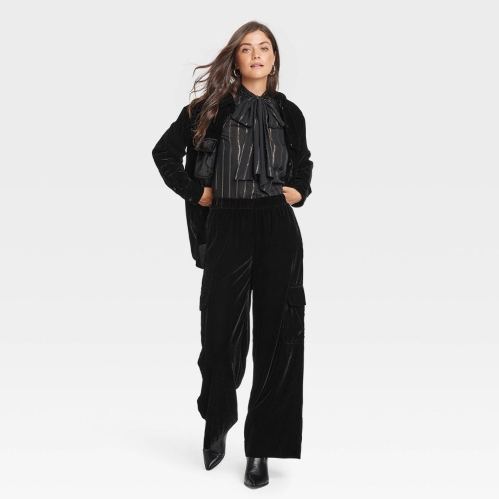 Women's Mid-Rise Wide Leg Velvet Cargo Pants - Universal Thread™ Black new